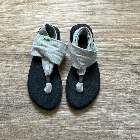 Sanuk sandals - Picture 1 of 4
